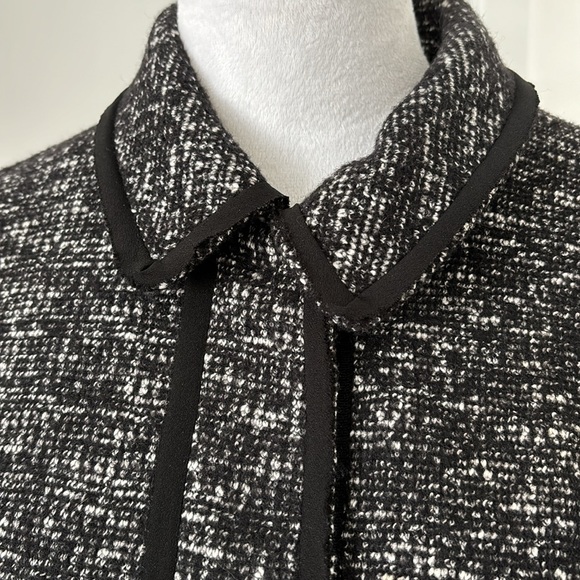 Ann Taylor Tweed Blazer size 4 - Picture 2 of 8